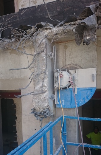 odřezání žb průvlaku, 12 m nad zemí